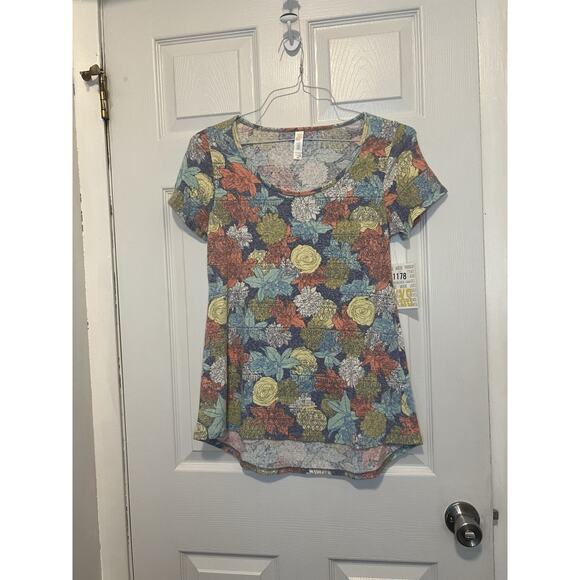 LuLaRoe Tops - LulaRoe NWT‎ XXS Buttery Soft Lightweight Floral Classic T